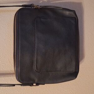 Universal Threads black cross body purse